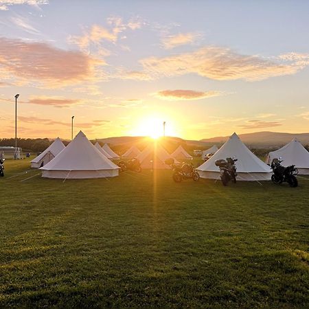 Nine Yards Bell Tents At The Tt - Castletown Εξωτερικό φωτογραφία